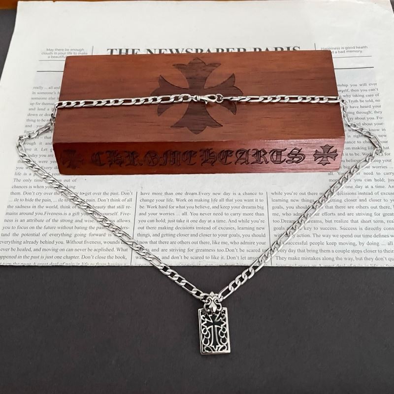 Ch**me He**ts necklaces
